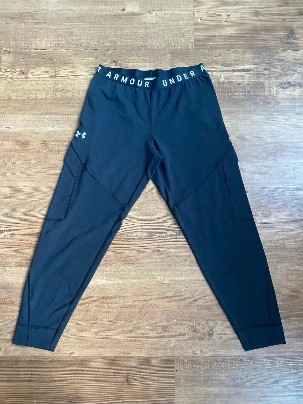 NEW Under Armour Black Men’s Athletic Cargo Training Pants Size Medium